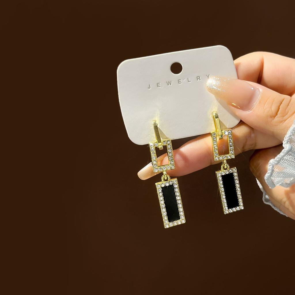 European and American hot-selling super flash earrings collection, exquisite full diamond Internet celebrity fringed pearl flower stud earrings
