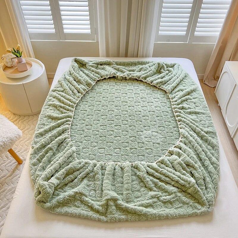 Утолщенный бархатный наматрасник, защитная накладка на кровать, тканое покрывало для кровати, плюшевая теплая простыня для дома, спальни, покрывала