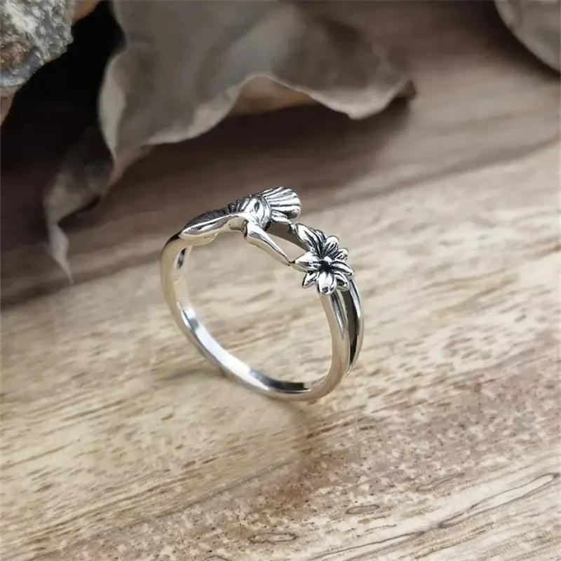 Ретро и старые украшения, Литературные и свежие цветы, Простое кольцо с колибри, Кольцо с чернением под старое серебро.