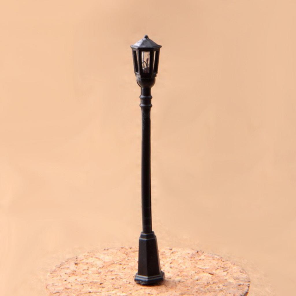 Бытовые настенные светильники светятся вверх и вниз, создавая атмосферу. Декоративное расположение настенных светильников, мойки стен, наружных дворовых фонарей на солнечных батареях