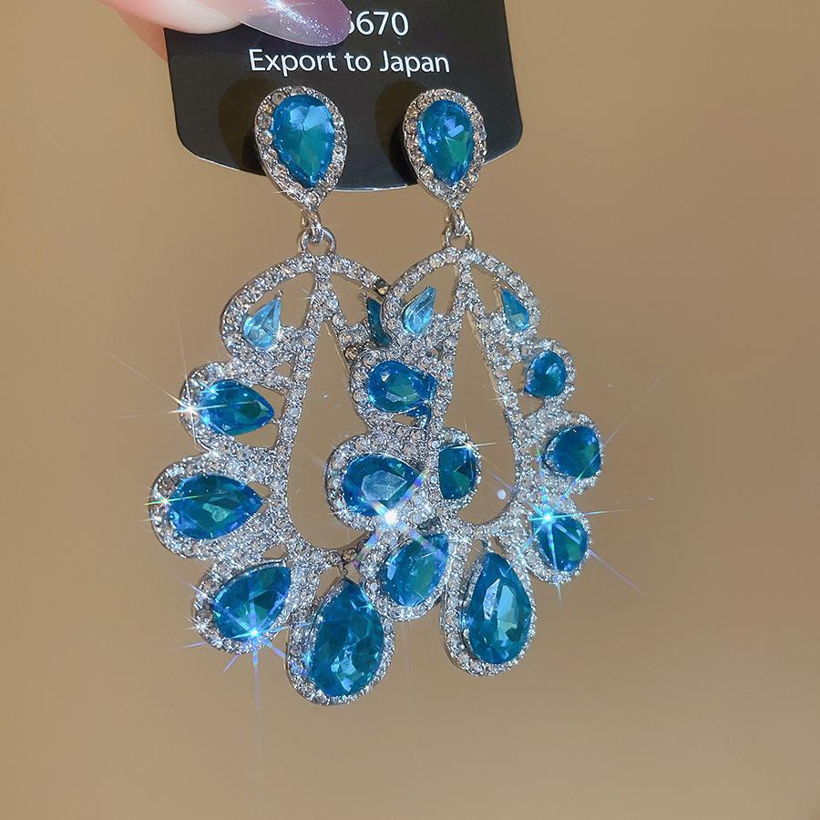 Серьги-капли со стразами 'Серебряная игла': Роскошные, Модные, Высококлассные Серьги-Гвоздики в Стиле Двора с Индивидуалистичным, Преувеличенным Дизайном.