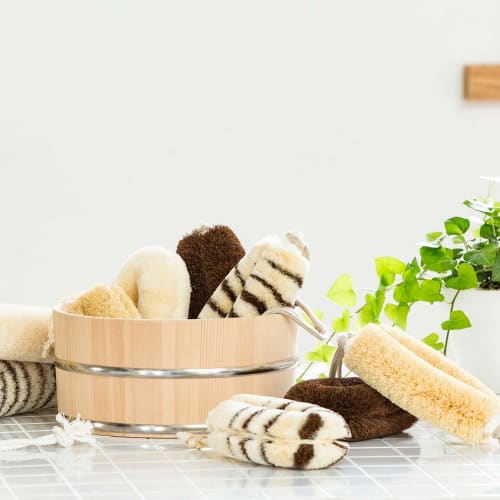 Kamenoko Body Scrubber Nishio-kun (with string)