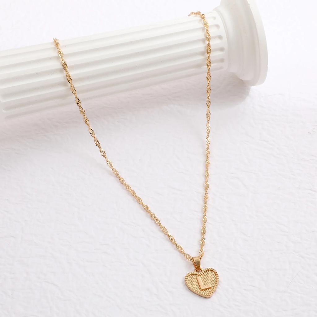 A-Z 26 Initials Name Necklaces Heart Pendant Letter Alphabets Necklace for Women 2023 Female Choker Chains Jewelry Trendy Gifts