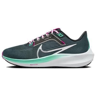 Кроссовки женские Air Zoom Pegasus 40 Deep Jungle зеленые металлик-серебристый черный DV3854-301