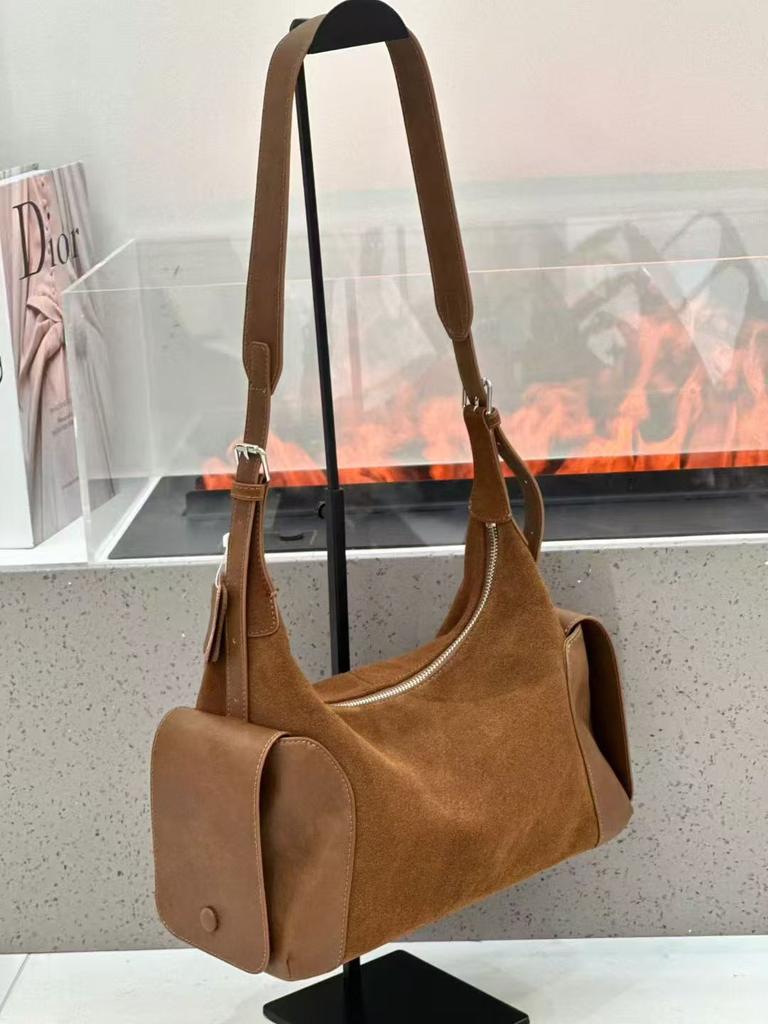 2025 Early New High-quality One-shoulder Cross-body Hobo Star Matching All-matching Fashionable Multi-pocket Motorcycle Bag