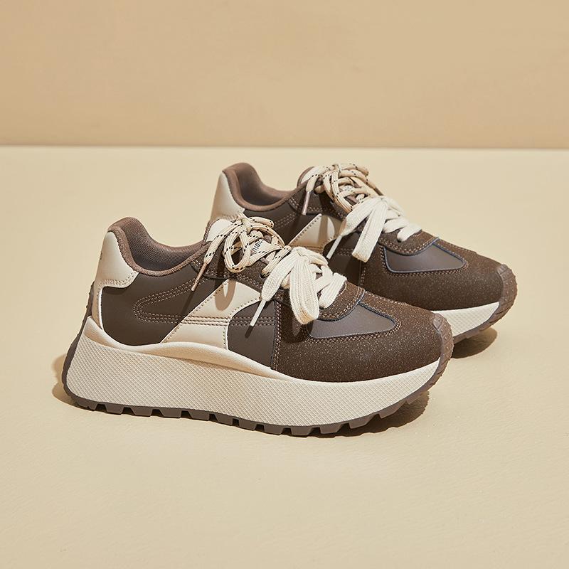 Женские повседневные удобные кроссовки на толстой платформе для ходьбы, нескользящие теннисные туфли на шнуровке, искусственная замша из искусственной замши в стиле пэчворк, рабочие кроссовки для женщин