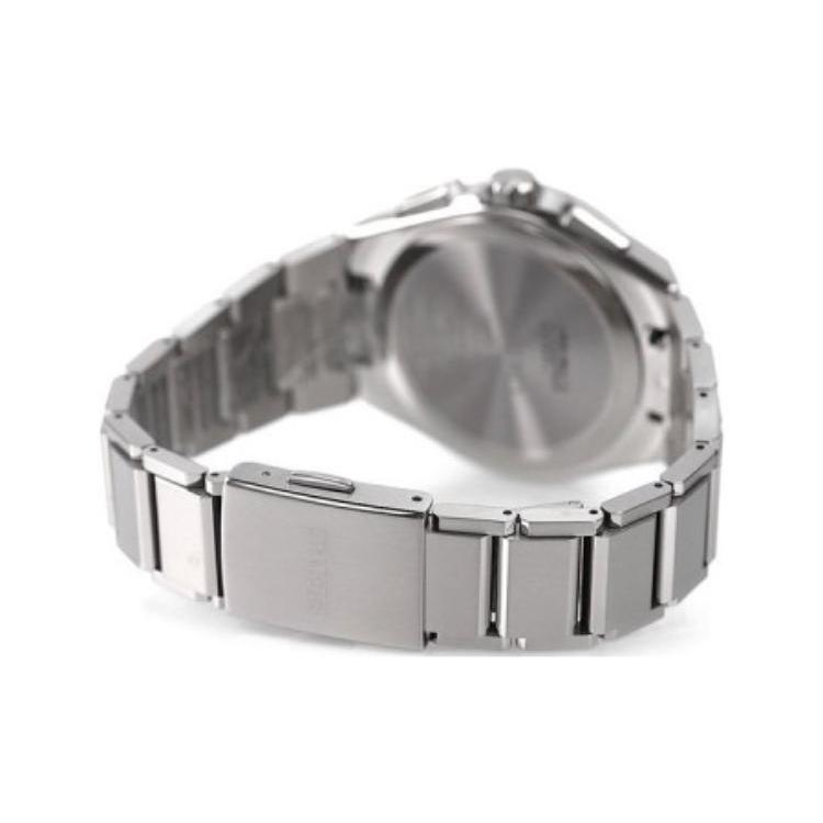 Seiko Мужские часы с титановым ремешком, кварцевый механизм на солнечных батареях, серый циферблат SBXY043 SBXY043