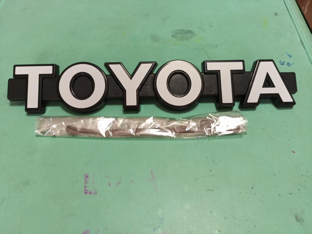 1 шт. 38x6,5x1,5 см Совместимо с Toyota Wildlander, RAV4, Camry, Land Cruiser, RAV4 Передняя решетка TOYOTA Ретро-эмблема Наклейка на автомобиль