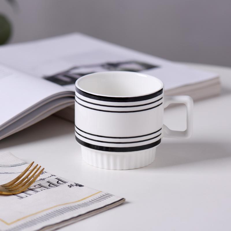 Nordic Simple Black and White Hepburn Style Ceramic Stacked Mug Mug Creative Office Water Cup Couple Mug Design Sense