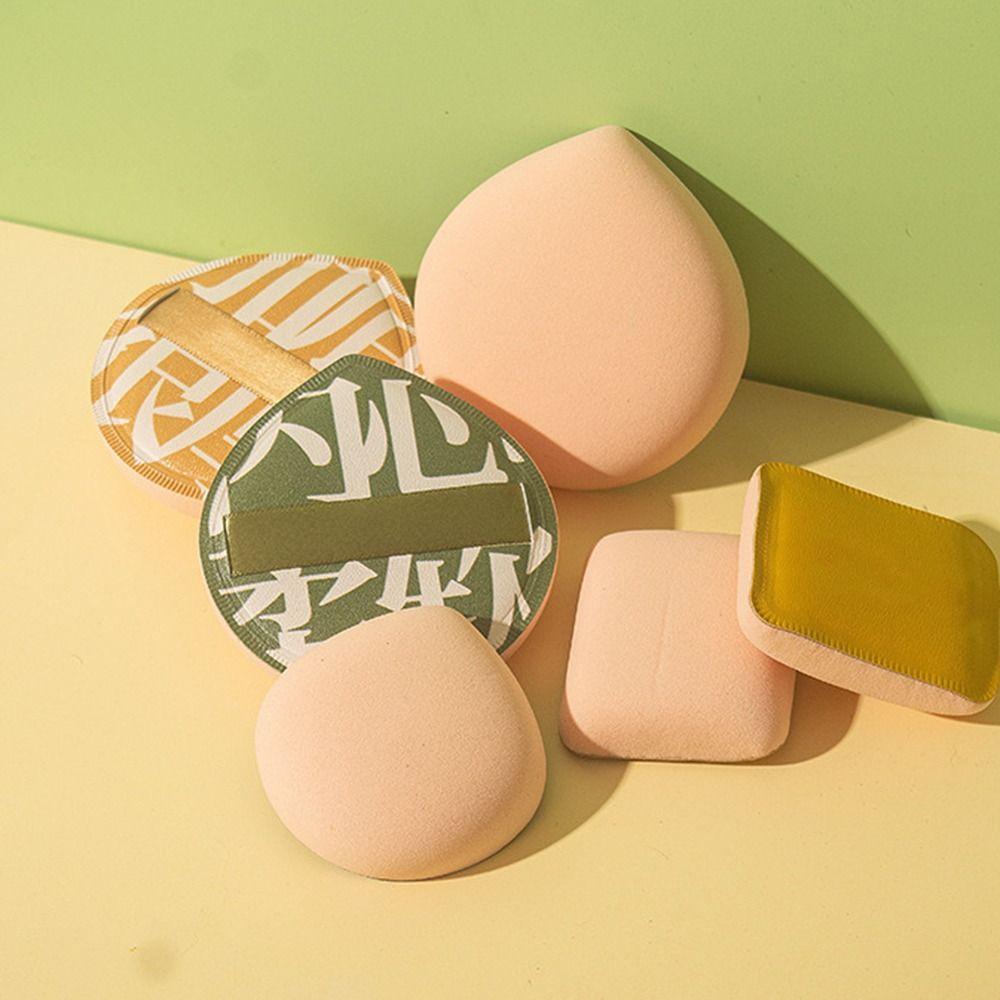 Треугольный спонж для нанесения тональной основы в форме капли воды для жидких кремов и пудры