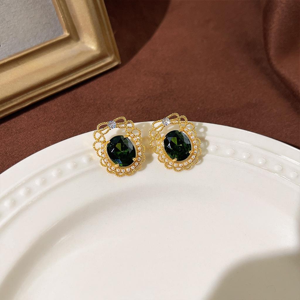 Изумрудные серьги-пусеты в стиле ретро середины века