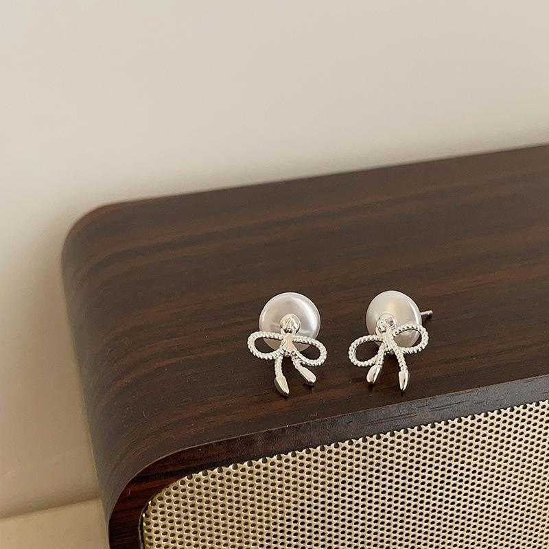 Sweet And Cool Style Pearl Bow Stud Earrings Female Niche Design Sense Simple, Sweet And Exquisite Fashion Versatile Earrings
