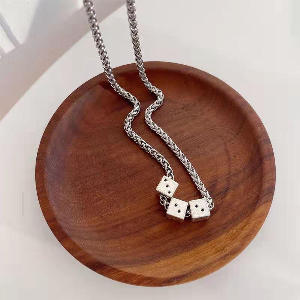 Ночной клуб Ретро костяная цепь Мужские ожерелья Женские панк ожерелья Подвеска в виде игральных костей Корейский чокер на ключицу