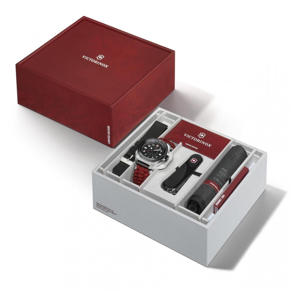Victorinox Часы JOURNEY 1884 мужские с черным циферблатом, красным ремешком из паракорда, аксессуаром, кошельком, многофункциональным инструментом, резиновым ремешком в комплекте, кварцевым корпусом из нержавеющей стали (316
