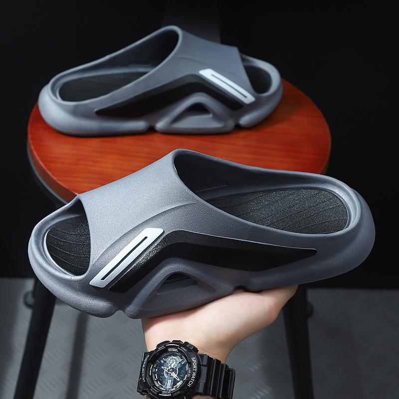 Летние мужские тапочки. Летняя обувь для отдыха. Мужская пляжная обувь. Удобная мужская обувь. Уличные мужские тапочки. Модные шлепанцы.