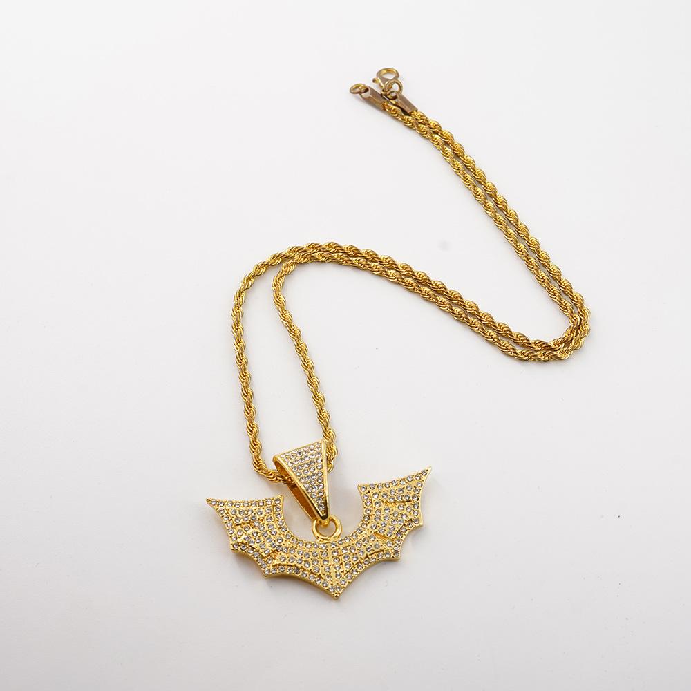Hip-hop new full-diamond alloy bat-shaped pendant for men's necklace. Trendy and unique accessory for the European and American style.