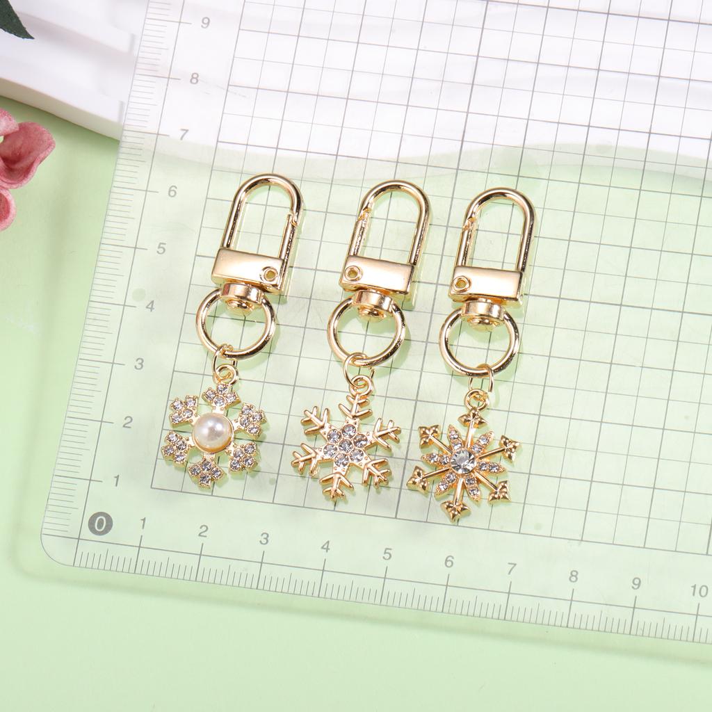 Блестящий хрустальный жемчуг Брелок Снежинка Бохо Металлический брелок из цинкового сплава Кольцо для ключей для женщин Детей Рождественские аксессуары Ключница