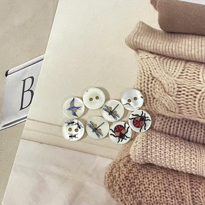 10 шт./лот креативные пуговицы в виде ласточек с рисунком насекомых 11,5 мм белые ракушки пуговицы с 2 отверстиями блузка рубашка швейные принадлежности