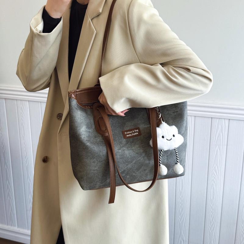 Stylish Winter Large Capacity Tote Bag For Women Ideal For College And Daily Use