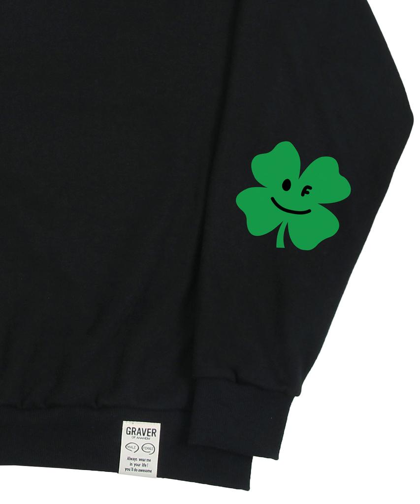 GRAVER [Unisex] Elbow Clover Smile Sweatshirt_Black