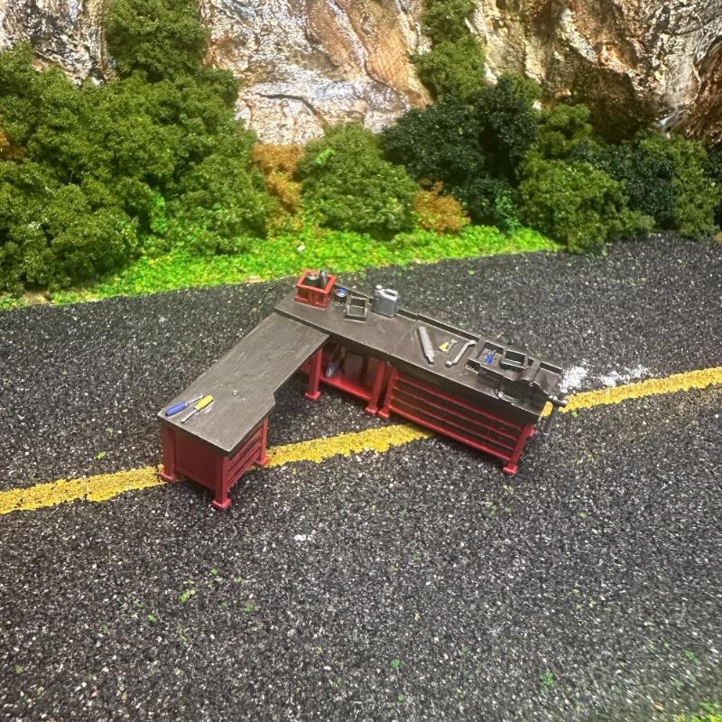 1/64 DIY Модель верстака для ремонта автомобилей Сцена гаража Мастерская Дисплейный реквизит Песочный стол Сценические украшения Коллекция Подарки