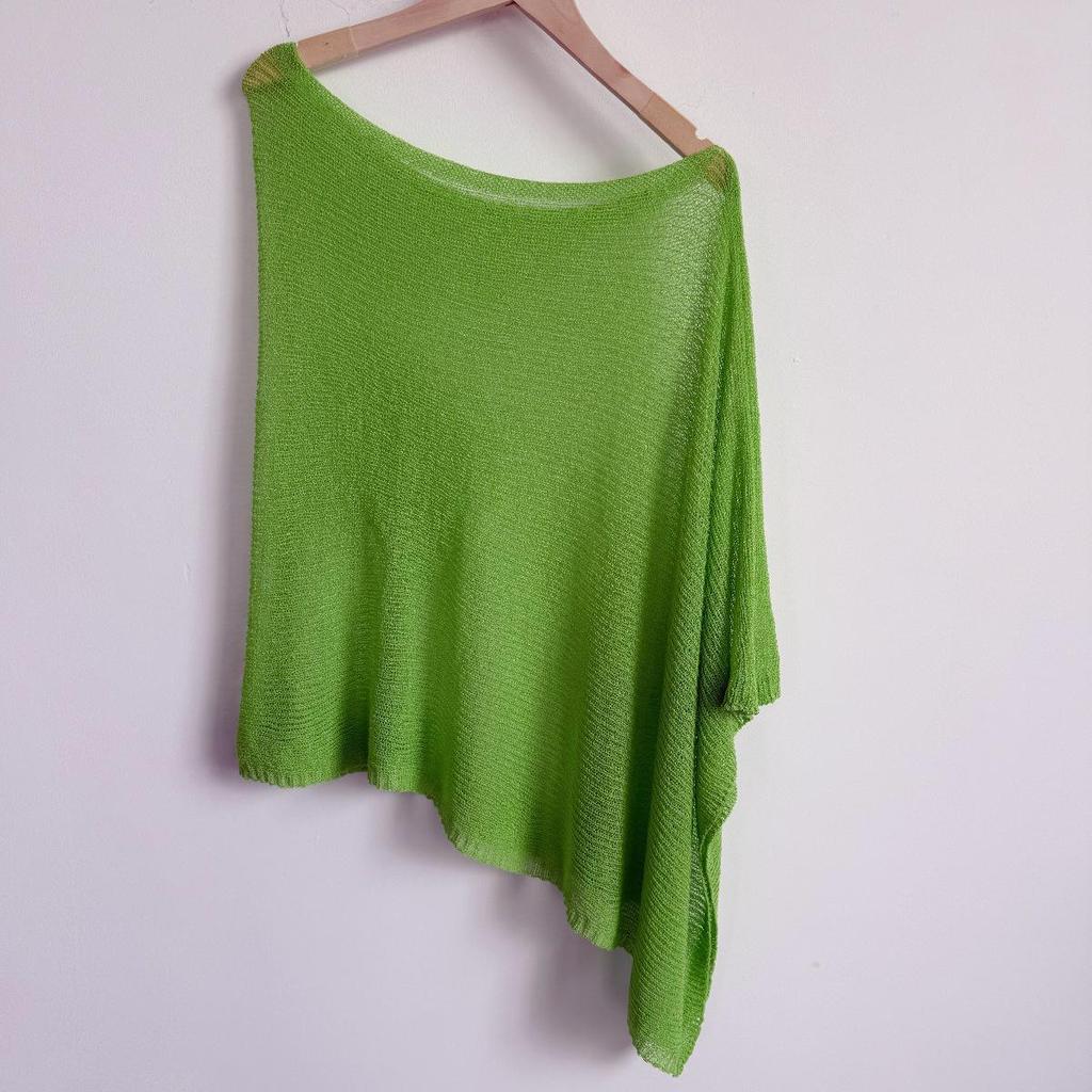 Многофункциональное пончо-шаль из ажурной вязки с майкой