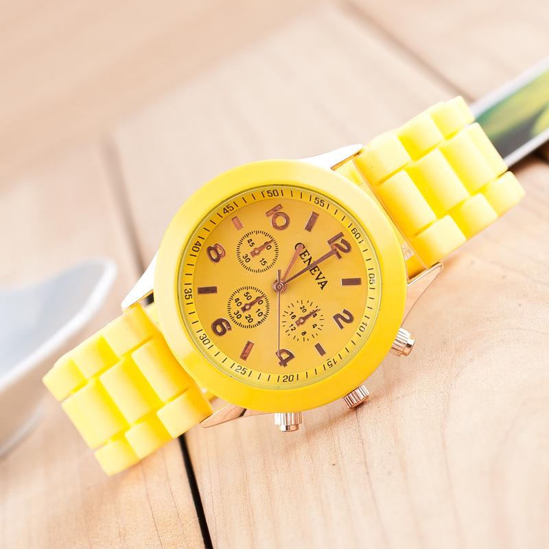 New Simple Silicone Brand Casual Quartz Watch Women Crystal Silicone Geneva Watches Wrist Watch for Girl