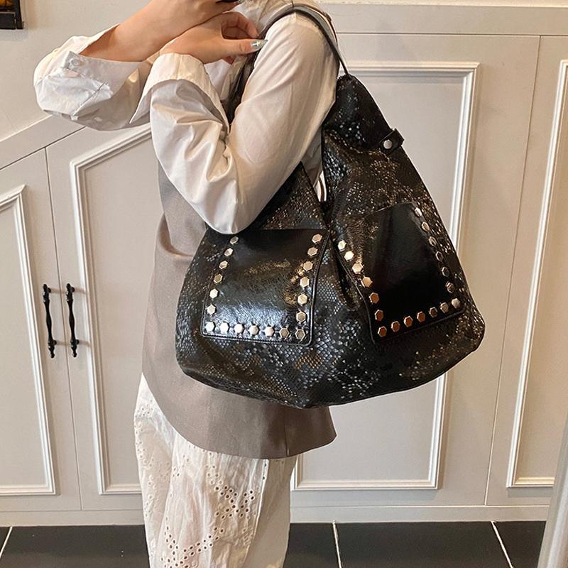 Сумка-тоут с имитацией змеиного узора, большой вместимости, из мягкой кожи, с заклепками, на плечо, модный роскошный дизайн, женские сумки CLE