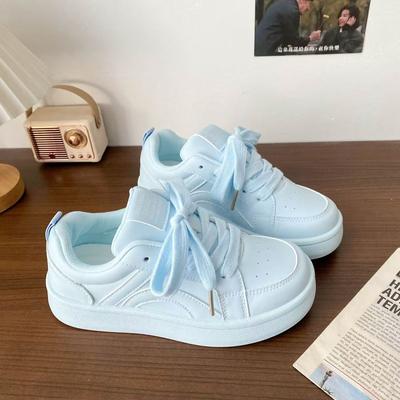 Туфли молочно-белые с толстой подошвой, женская кожаная поверхность, весна 2025, новые шикарные нишевые дышащие универсальные студенческие спортивные маленькие белые туфли