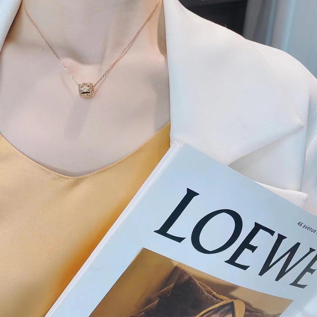 Ожерелье из титановой стали, легкое роскошное ожерелье с четырьмя листьями травы, простое и модное универсальное ожерелье с микроинкрустацией-калейдоскопом