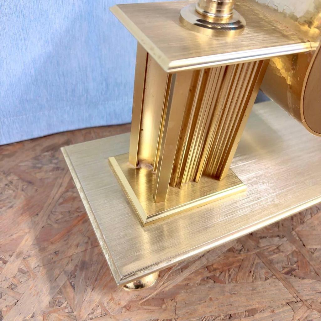 Used Gleaming presence! Retro and elegant SEIKO desk clock. Antique interior SEIKO Quartz Gold desk clock.