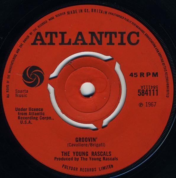 7-дюймовая пластинка YOUNG RASCALS Groovin 584111 Atlantic 1967 UK Rock Б/у