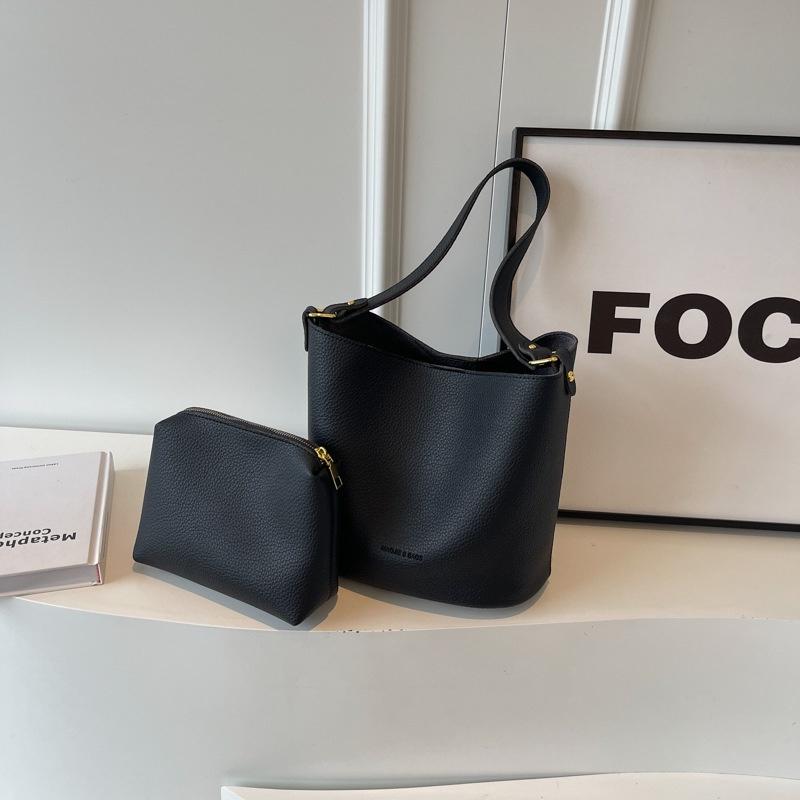 IELGY Retro Large-capacity Underarm Bucket Bag, Versatile and Simple One-shoulder Crossbody