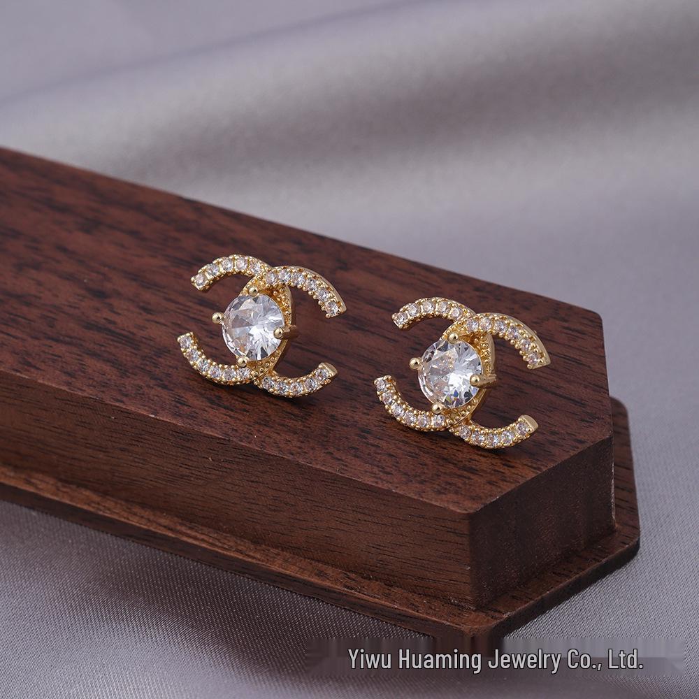 Французские серьги-пусеты с цирконами и бриллиантами в стиле легкой роскоши - Универсальные и трендовые стили