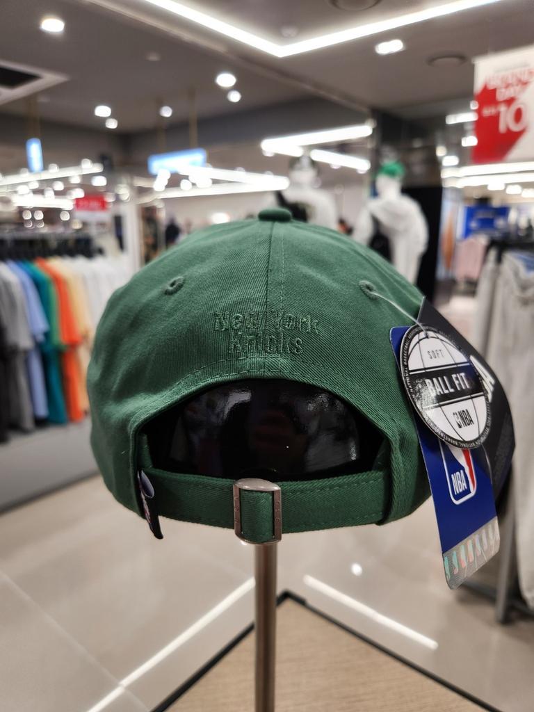 [NBA] Unisex NYK Small Logo Metal Hard Ball Cap N245AP255P