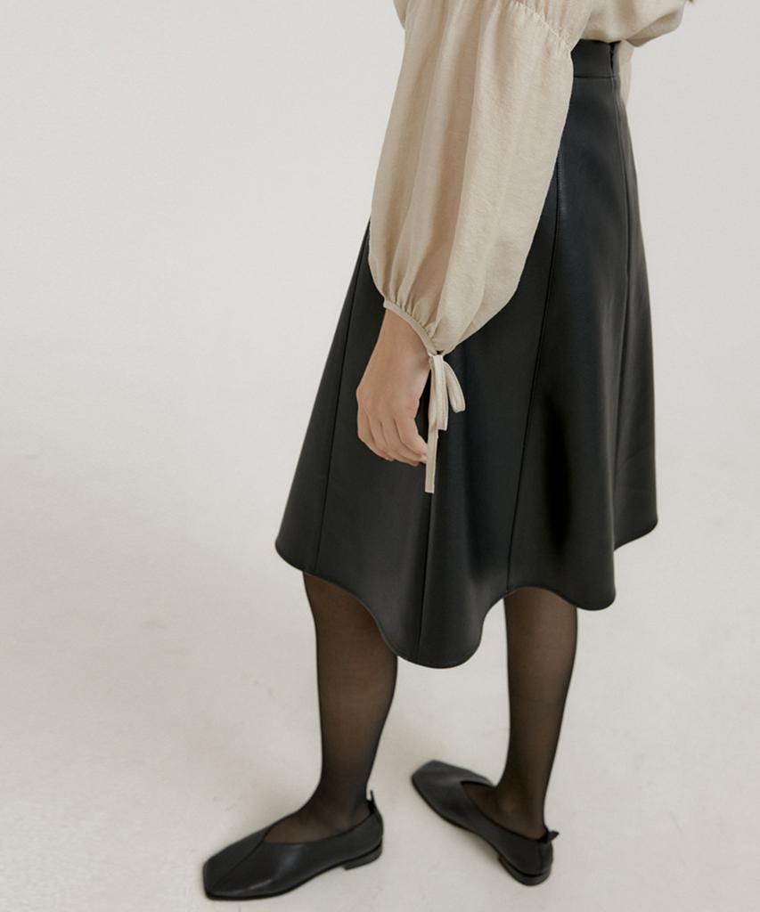 Otte Leather Flare Sk_Black