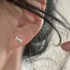 Серебряные гвоздики S — это маленькие и изящные гвоздики из стерлингового серебра с жемчугом, для мочек ушей и для козелка уха, подходящие для сна.