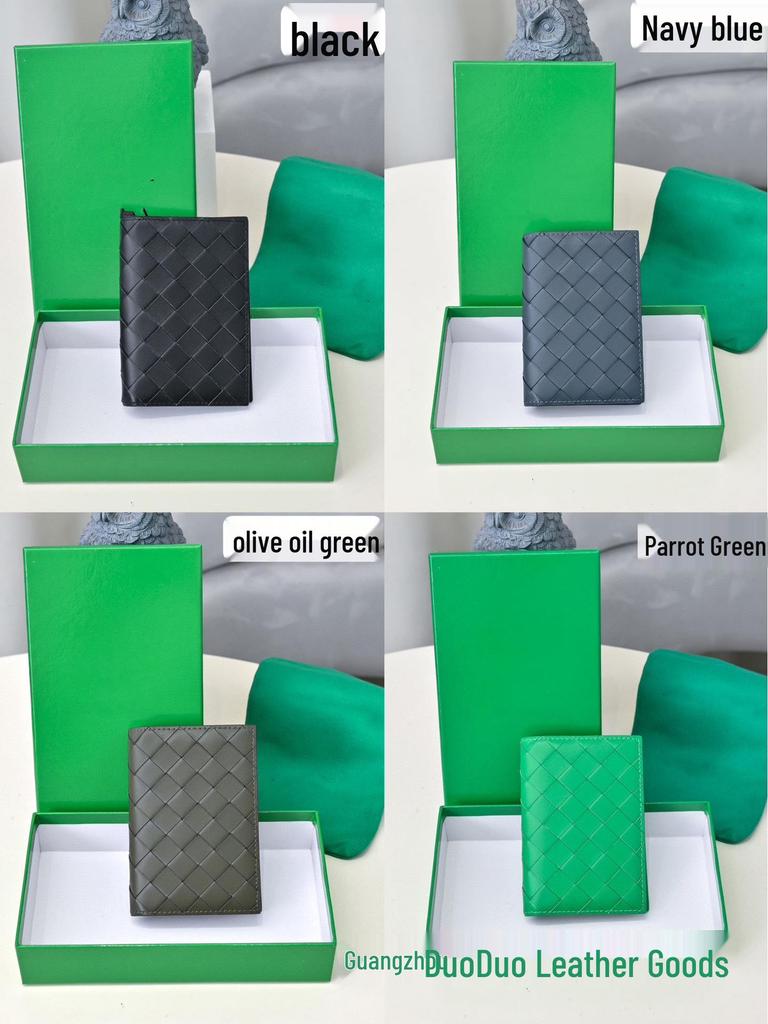 Двустворчатый кошелек из натуральной кожи с ромбовидным тиснением, отделениями для множества карт и держателем для паспорта