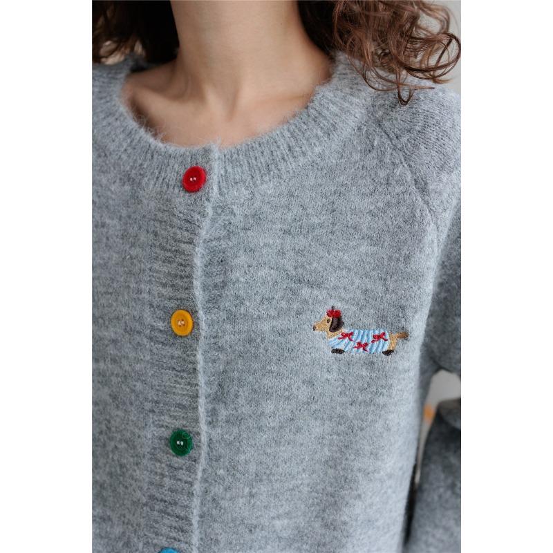 Женский осенне-зимний свитер с круглым вырезом и длинными рукавами с вышивкой в виде щенка