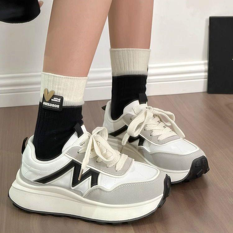 Спортивная обувь в иностранном стиле женская 2025 весна и осень новая универсальная супермягкая легкая на низком каблуке повседневная обувь для папы ins тренд