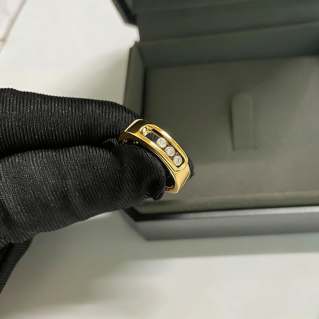 Классическое трехкаменное кольцо-пояс из серебра 925 пробы с золотым покрытием. Мобильные бриллианты