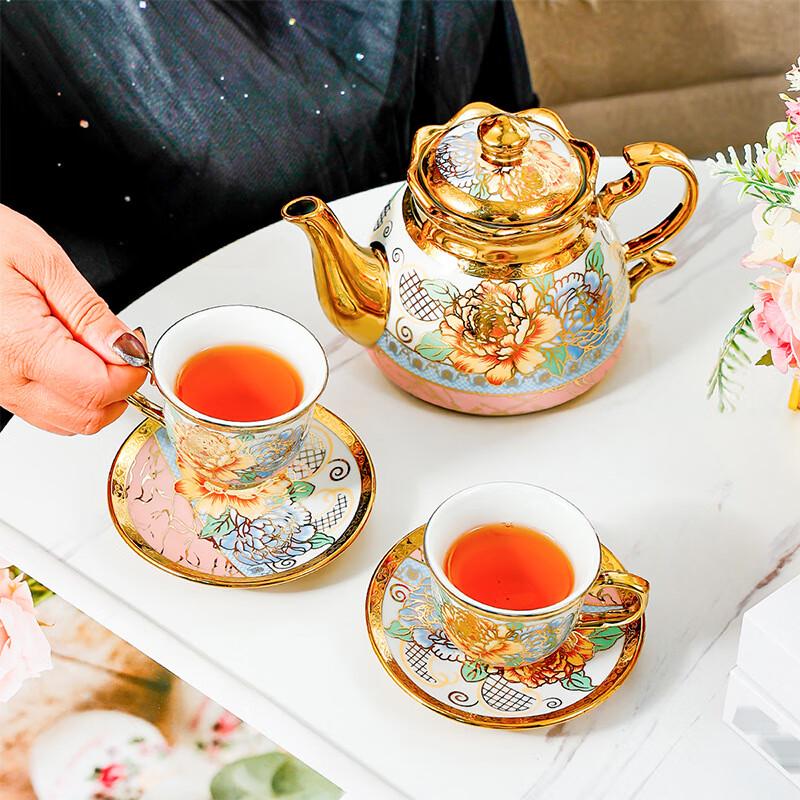 Изысканный керамический кофейный и чайный сервиз