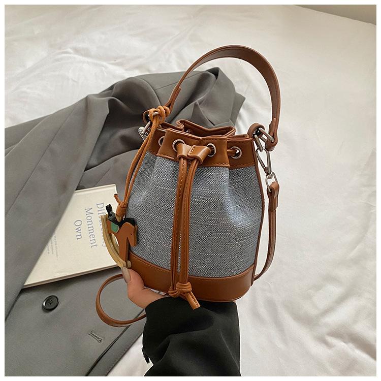 Popular Fashion Bucket Bag 2025 New Trendy Niche Design Single Shoulder Oblique Bag High-end Portable Women's Bag