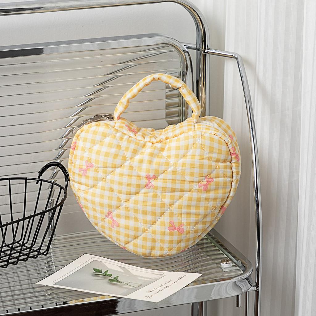 Floral Woman Travel Makeup Bag With Large Capacity And Quilted Design For Home Storage