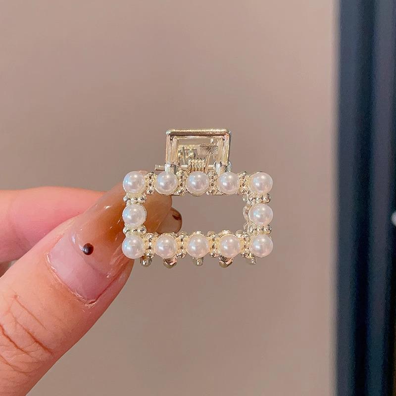 2025 Жемчужная заколка-краб для волос для женщин - Элегантный осенне-зимний аксессуар для волос для челки и боковых укладок