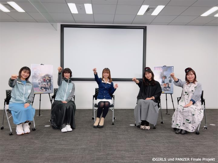 [Эксклюзив Amazon.co.jp] Girls und Panzer Финал Главы Эпизод 4 (Специальный ограниченный выпуск) (Включает Blu-ray диск с обсуждением полуфинального состава f