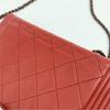 Мальчик CHANEL Кошелек на цепочке Ганметалл Сумка-клатч на плечо Кожа ягненка Красный Женский Застежка с логотипом Coco