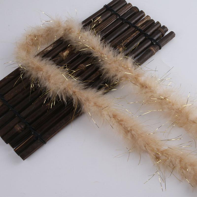 Цветные полоски перьев: Бархатные и золотые перья индейки для рождественского декора и подарков