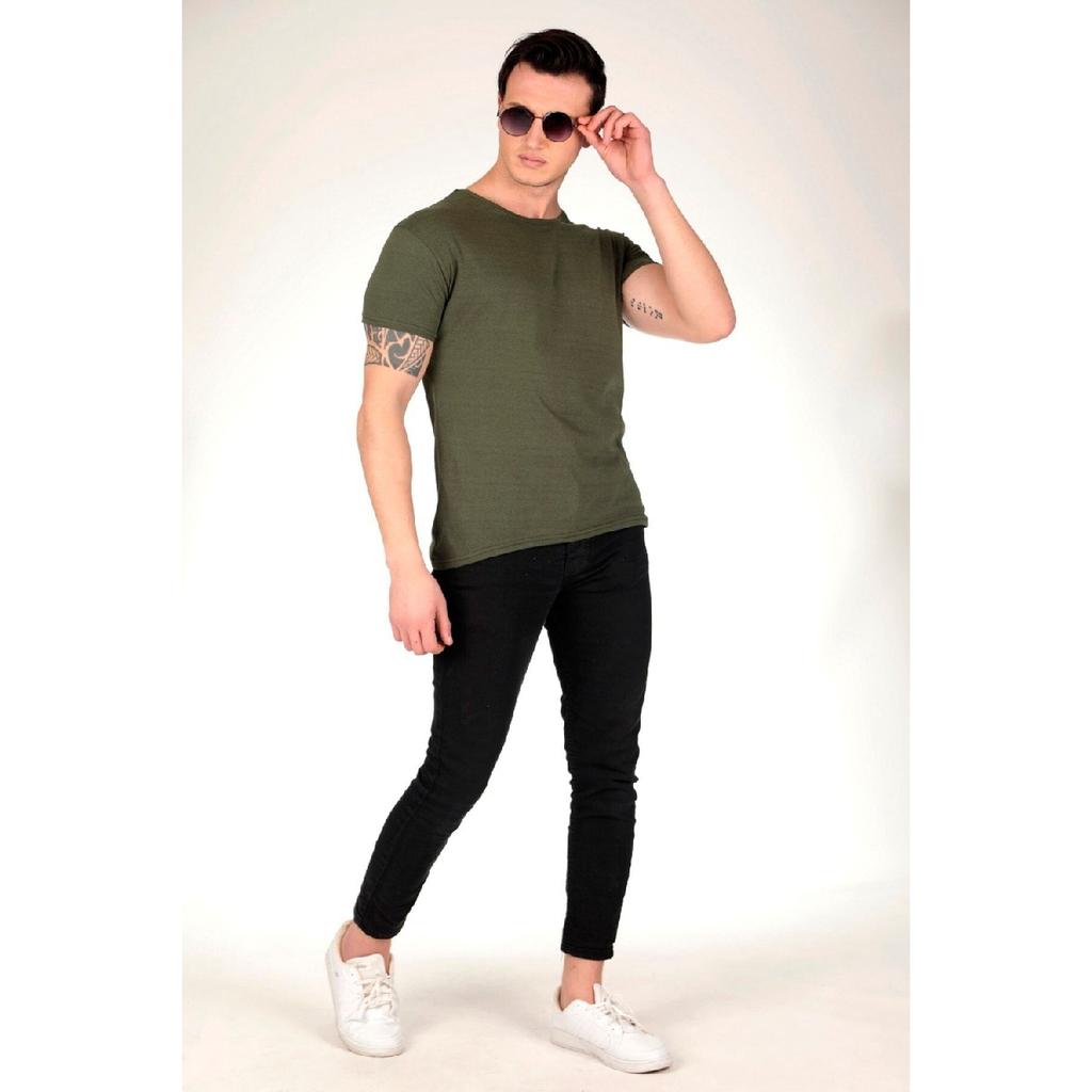 Мужская белая приталенная футболка с круглым вырезом