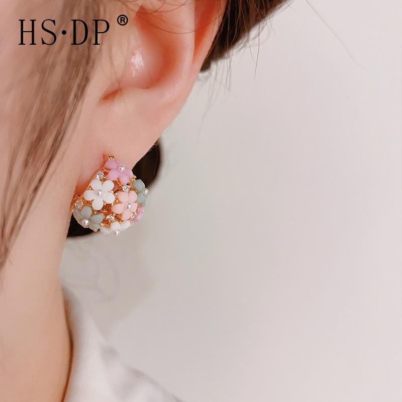 Douyin Популярные маленькие свежие модные серьги-корзинки с цветочным принтом из циркония и жемчуга для женщин, летние серьги-пряжки для нишевого дизайна